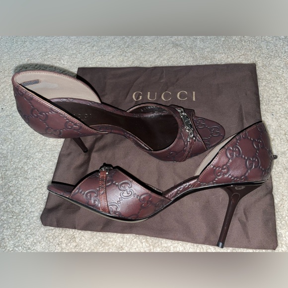 BRAND NEW GUCCI HEELS (NEVER WORN)